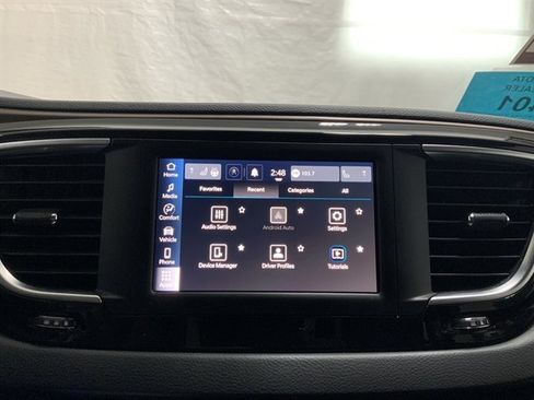 Used 2023 Chrysler Voyager LX image 30