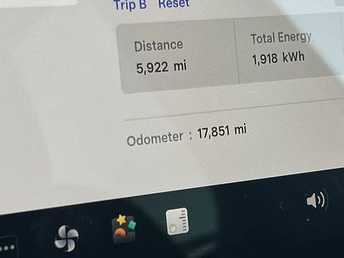 Used 2024 Tesla Model Y Long Range RWD image 30