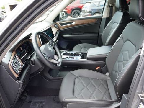Used 2024 Volkswagen Atlas SE AWD/4WD image 15