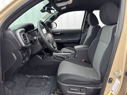 Used 2020 Toyota Tacoma TRD Sport image 15