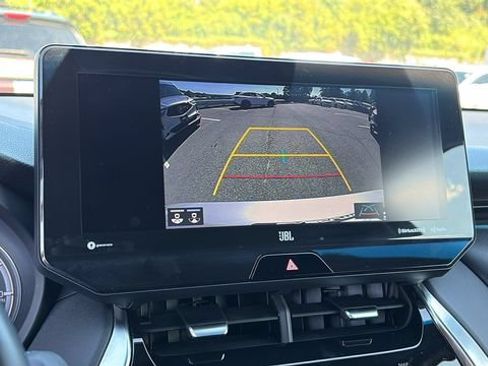 Used 2022 Toyota Venza XLE AWD/4WD image 16