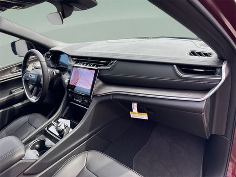 Used 2025 Jeep Grand Cherokee Limited w/ Trailer Tow Package image 34