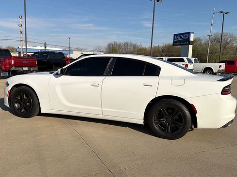 Used 2020 Dodge Charger SXT image 10