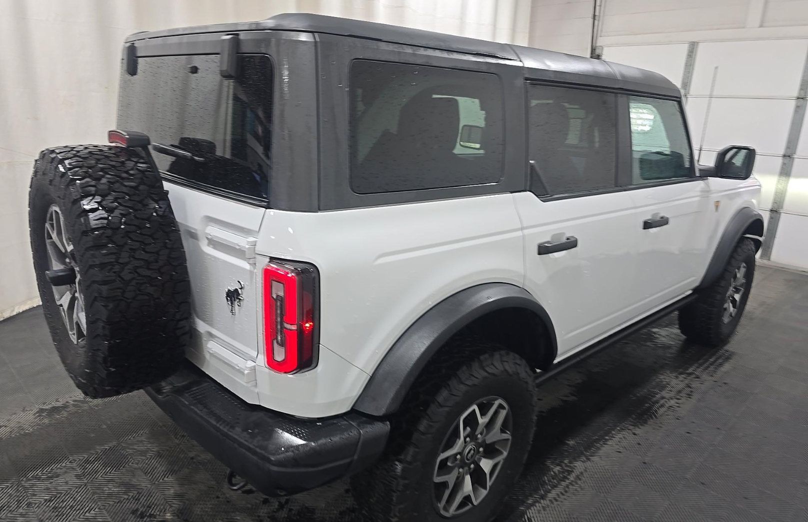 Used 2025 Ford Bronco Badlands AWD/4WD image 4