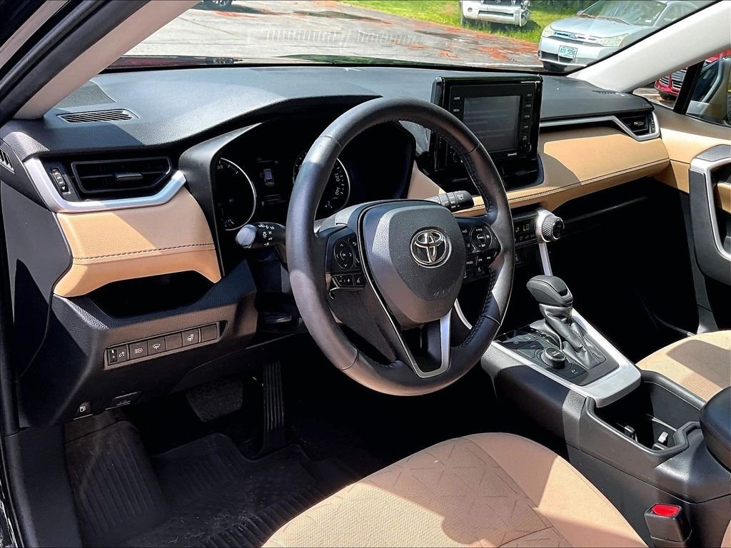 Used 2022 Toyota RAV4 XLE w/ XLE Grade Weather Package AWD/4WD image 8