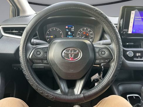 Used 2025 Toyota Corolla LE FWD image 14
