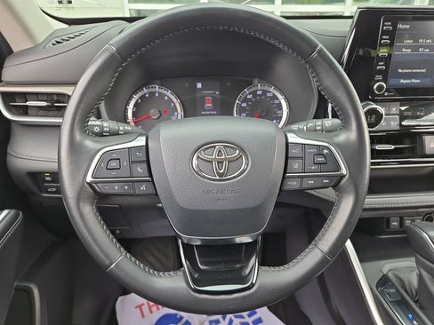Used 2020 Toyota Highlander LE AWD/4WD image 21