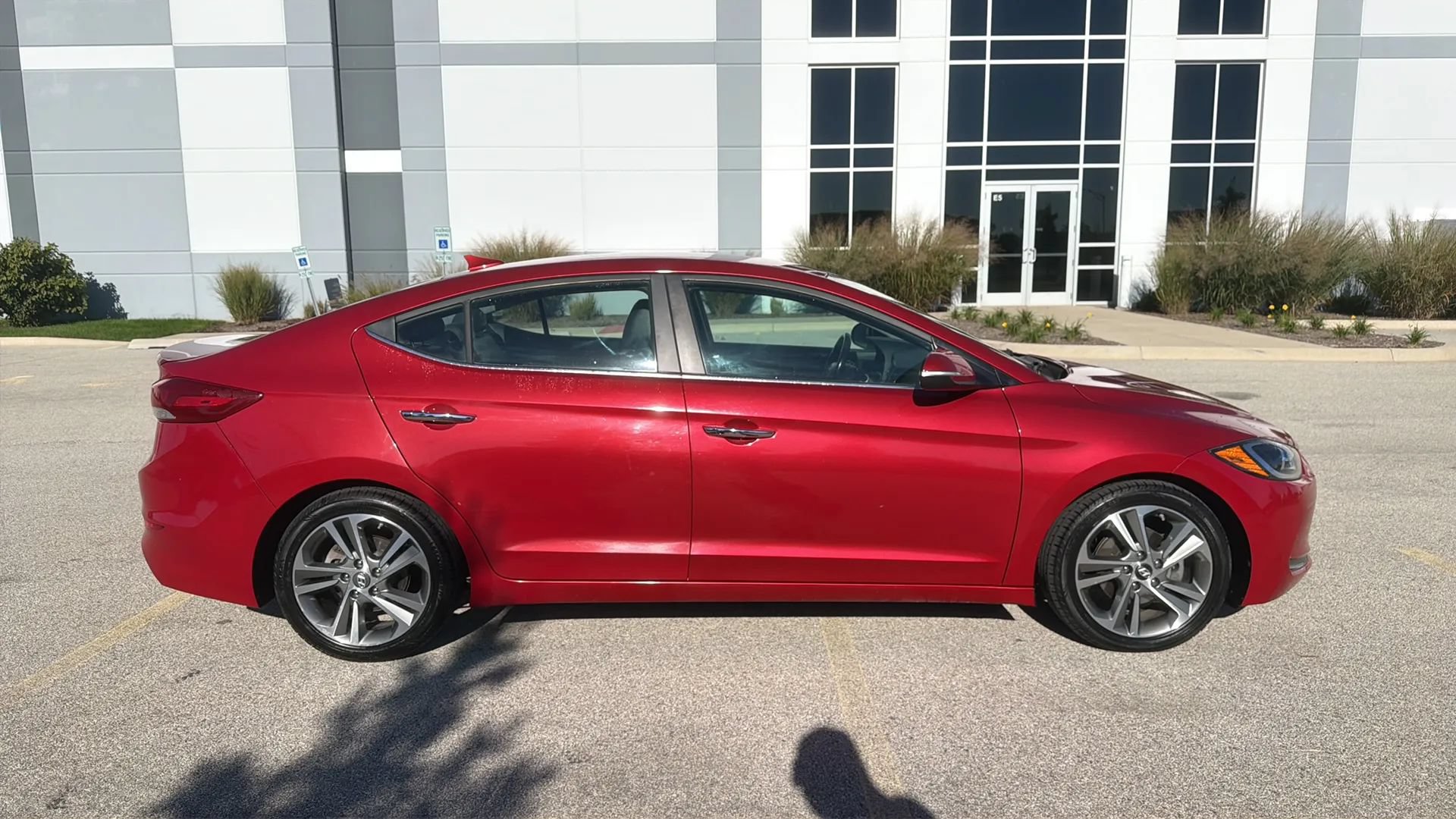 Used 2017 Hyundai Elantra Limited FWD image 4