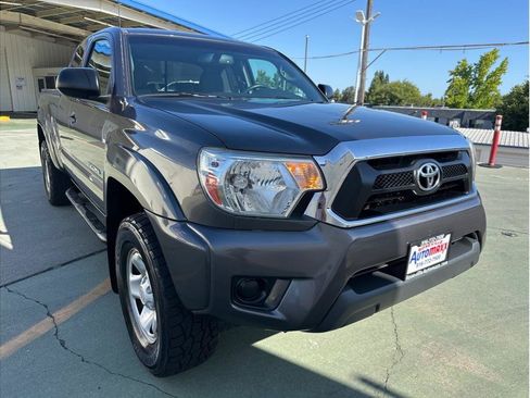 Used 2012 Toyota Tacoma 4x4 Access Cab w/ SR5 Pkg image 3