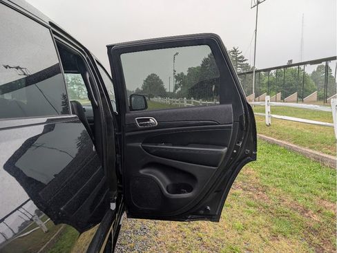 Used 2019 Jeep Grand Cherokee Altitude AWD/4WD image 12