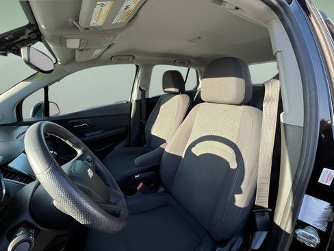 Used 2017 Chevrolet Trax LS FWD image 12