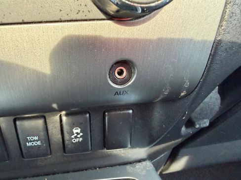 Used 2012 Nissan Titan SV w/ SV Value Truck Pkg image 21