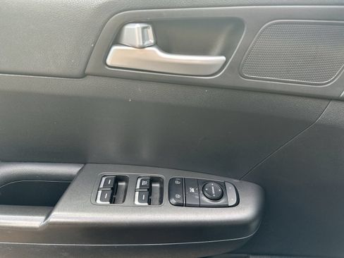 Used 2021 Kia Sportage LX AWD/4WD image 15