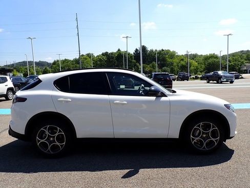 New 2025 Alfa Romeo Stelvio Sprint image 8