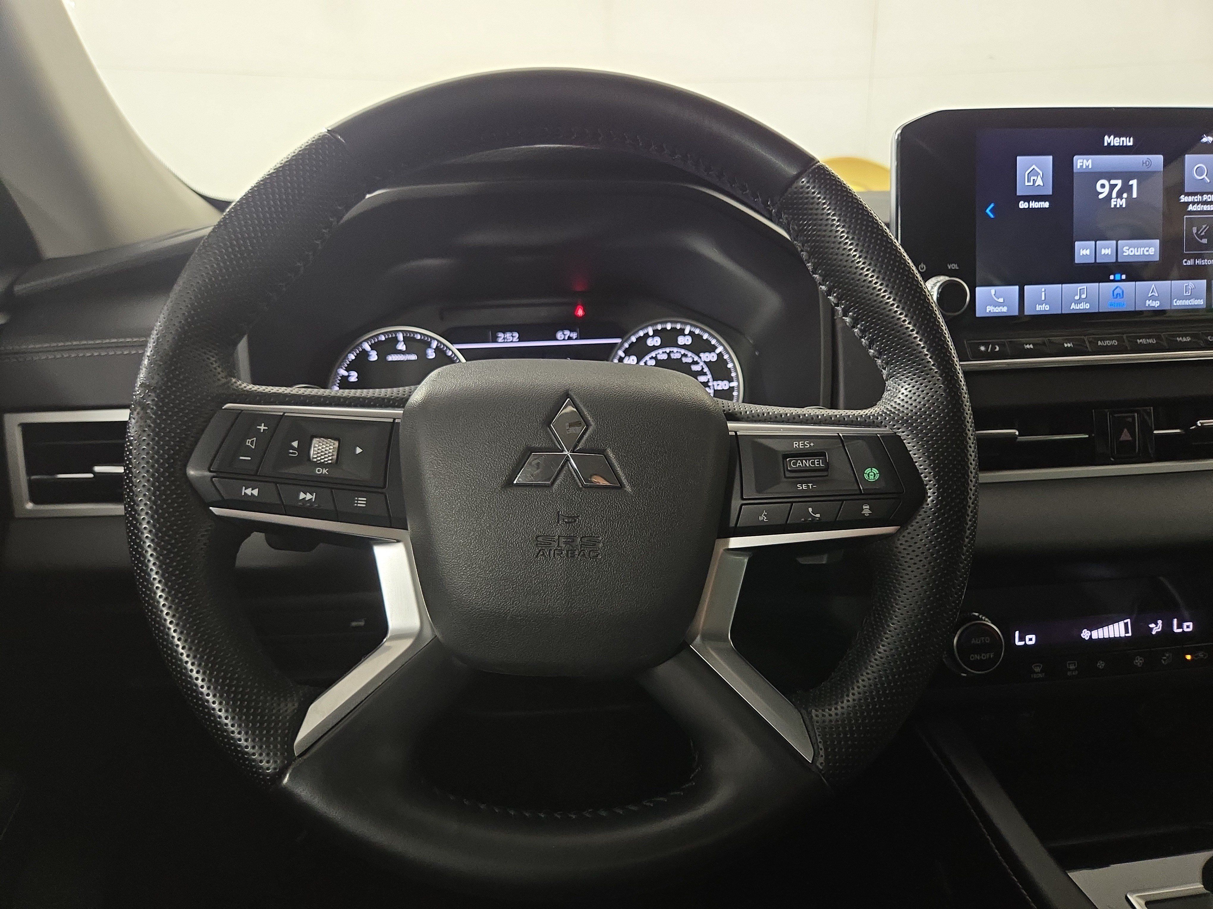 Used 2023 Mitsubishi Outlander SE AWD/4WD image 14