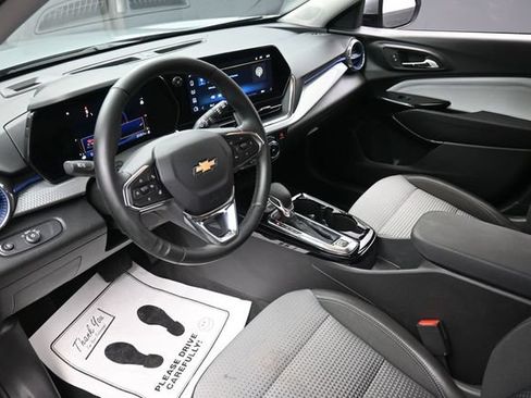 Used 2025 Chevrolet Trax LT w/ Driver Confidence Package FWD image 20