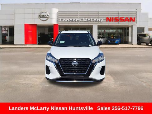 Used 2025 Nissan Kicks Play S FWD image 11