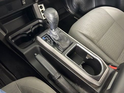 Used 2016 Toyota Tacoma SR5 w/ SR5 Appearance Package (SN) AWD/4WD image 28