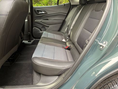 Used 2025 Chevrolet Trax LT image 28