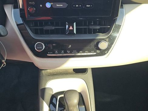 Used 2023 Toyota Corolla LE image 18