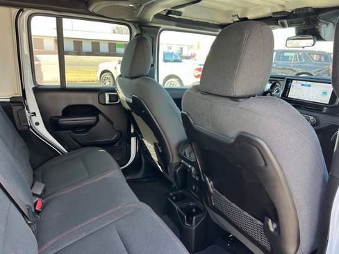 Used 2024 Jeep Wrangler Unlimited Rubicon image 16