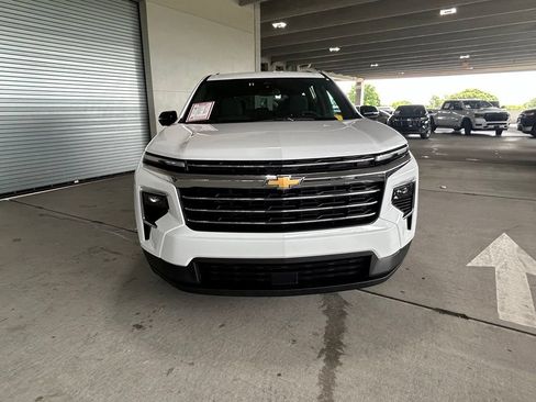 Used 2024 Chevrolet Traverse LT FWD image 8