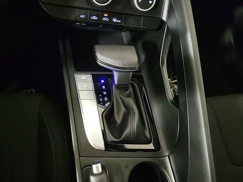 Used 2024 Hyundai Elantra SE image 18