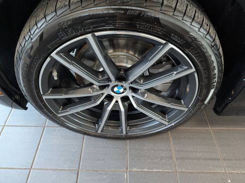 Used 2019 BMW 330i xDrive Sedan w/ Driving Assistance Package image 9
