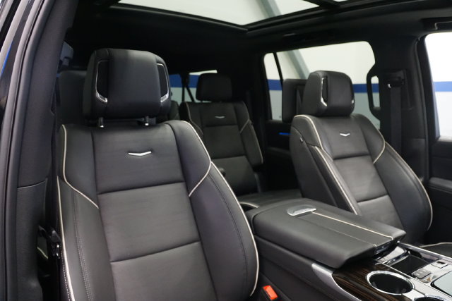 Certified 2025 Cadillac Escalade ESV Premium Luxury w/ Touring Package AWD/4WD image 19