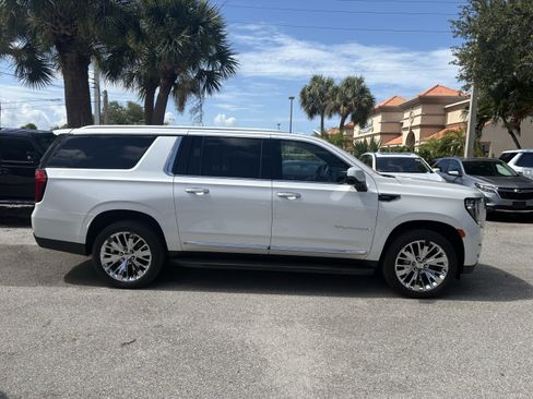 Used 2021 GMC Yukon XL SLT w/ SLT Luxury Plus Package AWD/4WD image 8