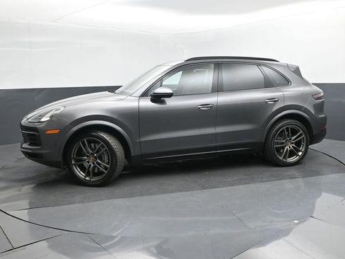 Used 2023 Porsche Cayenne AWD/4WD image 31