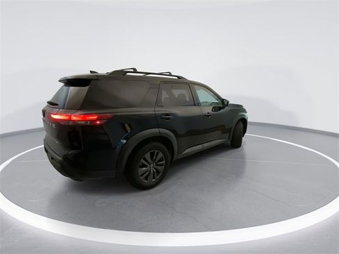 Used 2022 Nissan Pathfinder SV image 4