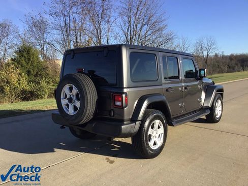 Used 2019 Jeep Wrangler Unlimited Sport S image 3