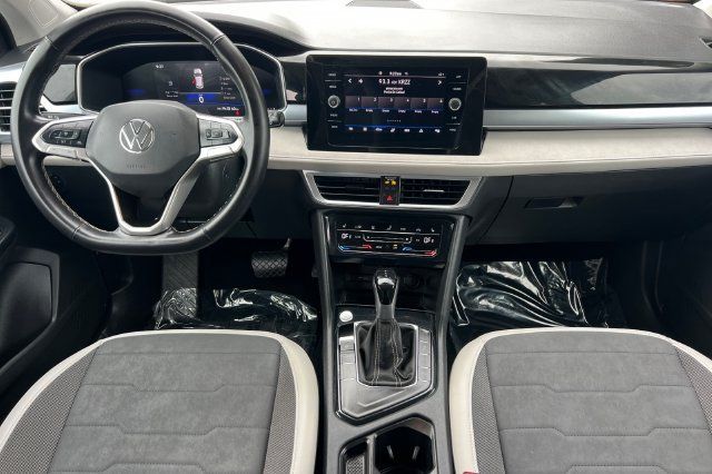 Used 2025 Volkswagen Taos SE FWD image 17
