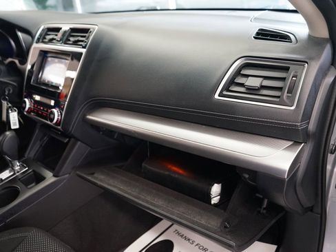 Used 2018 Subaru Outback 2.5i Premium image 38