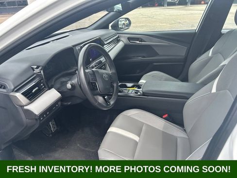 Used 2025 Toyota Camry SE FWD image 8