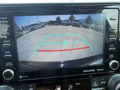 Used 2022 Toyota Highlander XLE AWD/4WD image 39