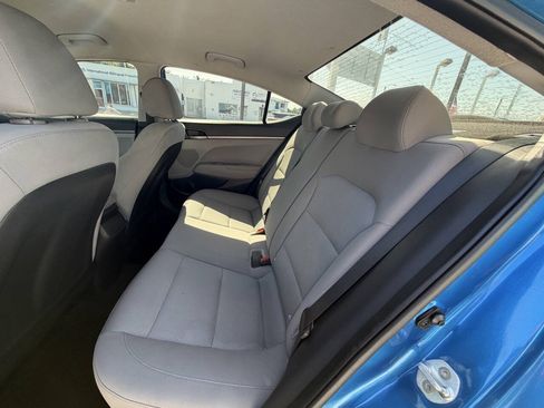 Used 2017 Hyundai Elantra SE FWD image 11