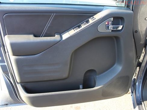 Used 2020 Nissan Frontier PRO-4X w/ Pro-4x Utility Package image 8