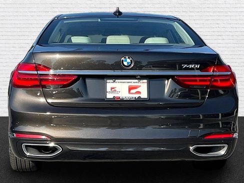 Used 2017 BMW 740i RWD image 5