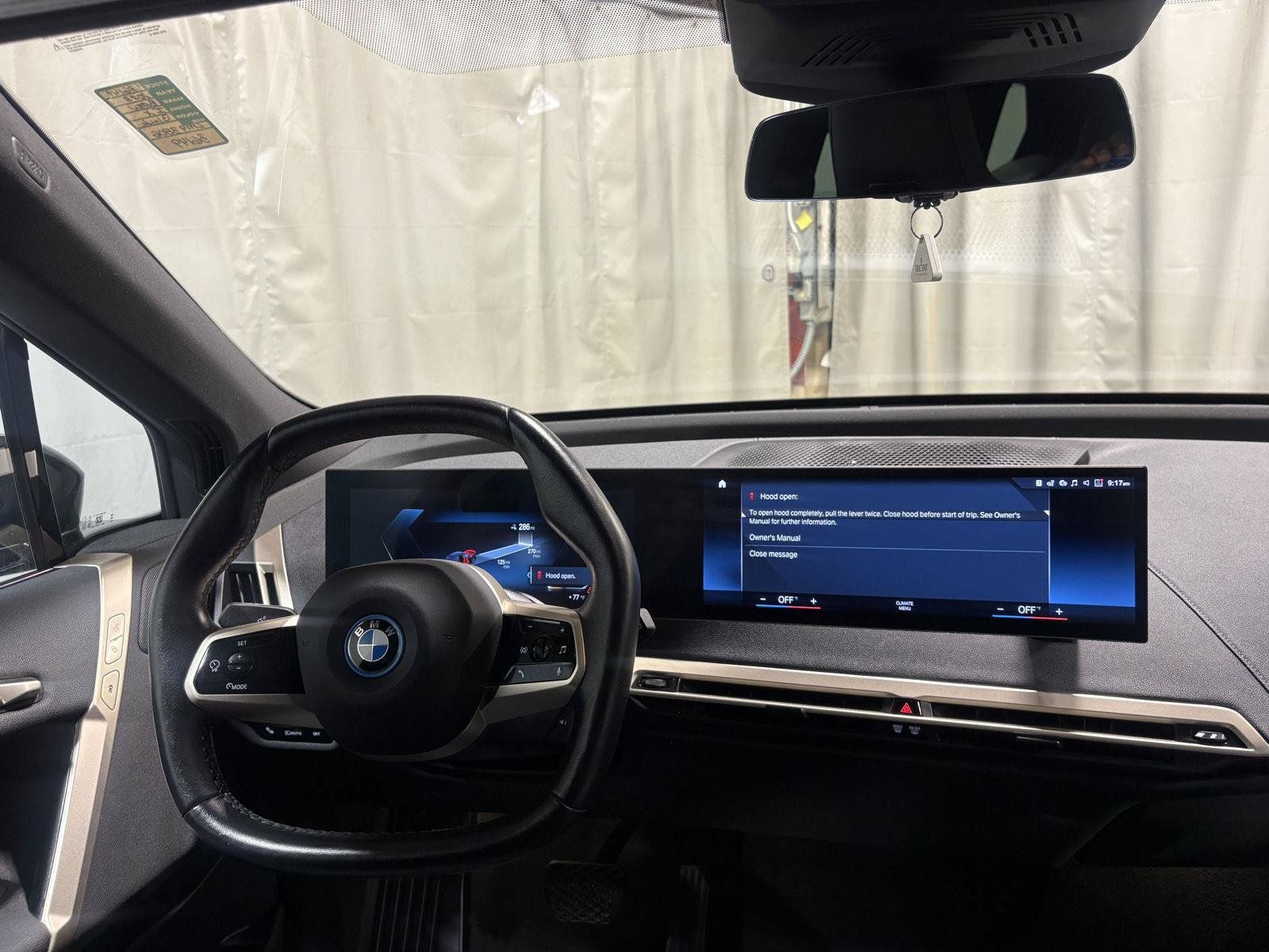 Used 2023 BMW iX xDrive50 w/ Sport Package AWD/4WD image 4