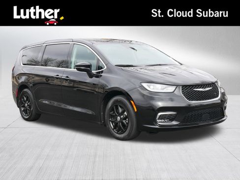 Used 2024 Chrysler Pacifica Touring-L FWD image 1