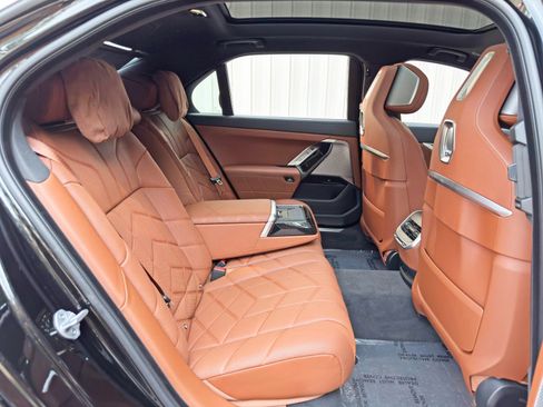 Used 2025 BMW i7 xDrive60 w/ Executive Package AWD/4WD image 53