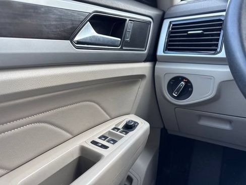 Certified 2023 Volkswagen Atlas SE w/ Panoramic Sunroof Package AWD/4WD image 19
