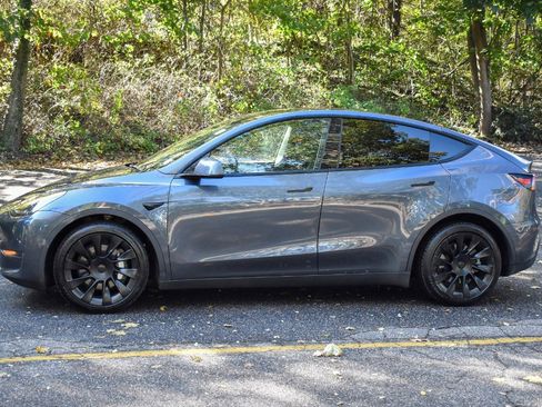 Used 2021 Tesla Model Y Long Range image 3
