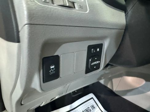 Used 2013 Toyota Corolla LE image 19