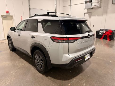 Used 2023 Nissan Pathfinder SV image 7