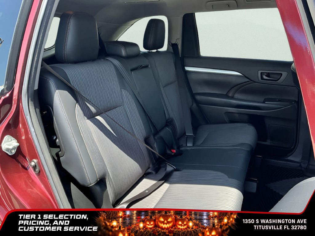 Used 2018 Toyota Highlander Plus w/ Carpet Mat Package (TMS) AWD/4WD image 17