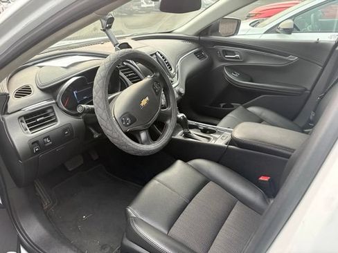 Used 2019 Chevrolet Impala LT FWD image 18