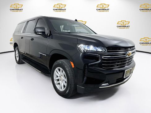 Used 2024 Chevrolet Suburban LT RWD image 1